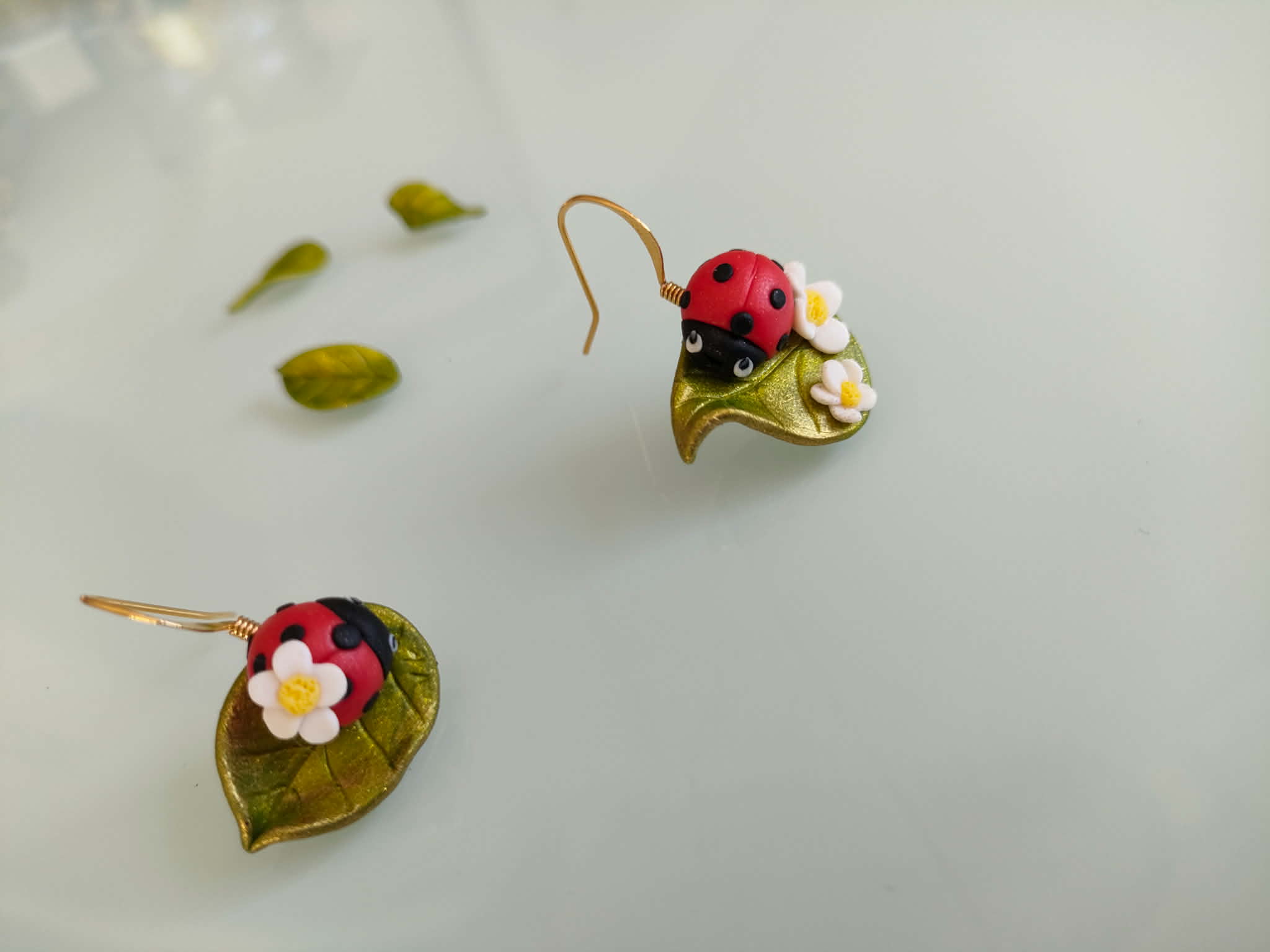Boucles d'oreilles coccinelles